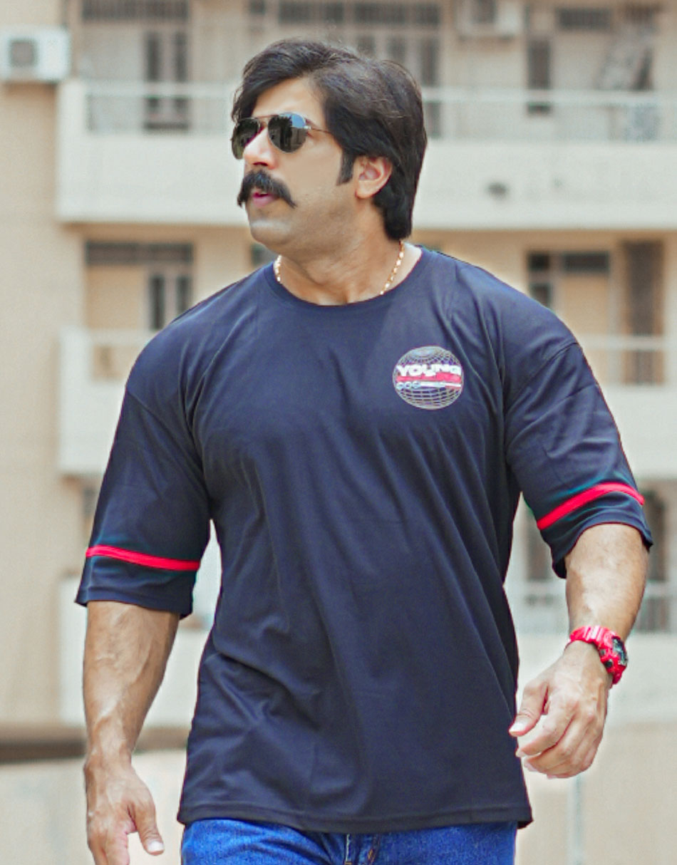 Indians Young & Fearless Black Oversized Tshirt